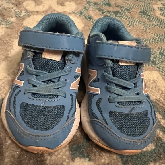 LAST CHANCE! New Balance Sneakers toddler size 5.5 blue and light pink - Picture 4 of 7